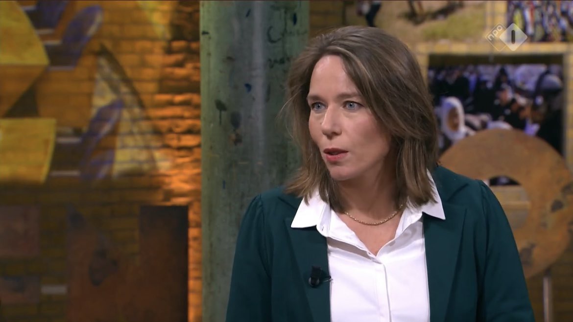 KnijffRobert's tweet photo. Mij is altijd geleerd dat onze democratische rechtsstaat wel tegen een stootje kan… Niet volgens Hanke Bruins Slot… Politieke partijen moeten verboden kunnen worden… Waar is deze ‘stoere’ vrouw zo bang voor?..
Cc: @BuitenhofTV | @HankeBruinsSlot
#Buitenhof #Man3x https://t.co/YNZNNbdGDZ