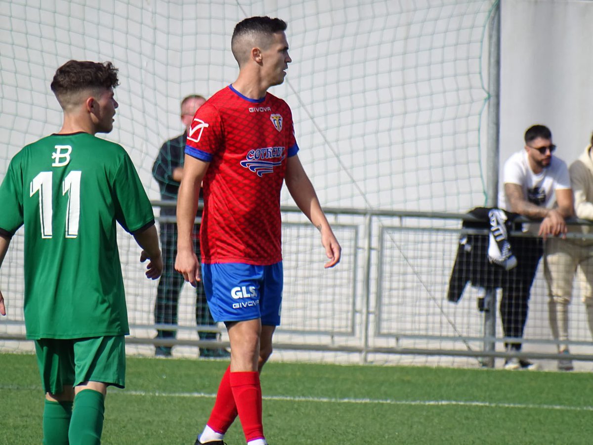 TrebujenaCF's tweet photo. 45’| 0️⃣- 2️⃣ Descanso. Victoria momentánea del Trebujena CF gracias a los goles de Rober y Juan Caro.
#CDJedula - #TrebujenaCF https://t.co/EITkuiwtwU