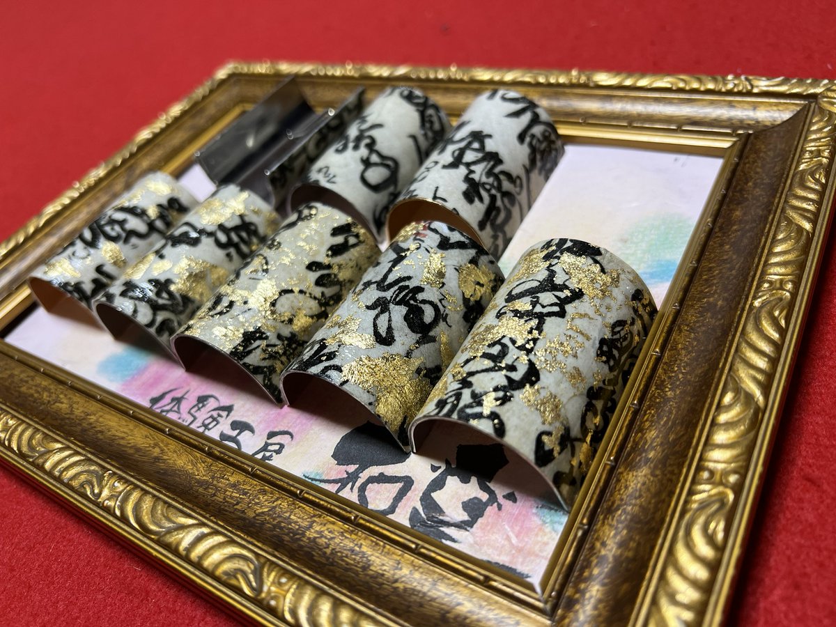 kyoto_waraku's tweet photo. #体験工房和楽 #���雑貨 #リメイク和雑貨 #江戸時代 #古文書 #ポニーフック #japanese_style #sdgs
江戸時代の古文書シリーズ
ポニーフック
何が書いてあるかは
わかりませんが
モノトーンのデザインになります。
金箔を施し上品さUP‼️
使わなくなったお品をリメイクして
SDGsに繋がります。 https://t.co/9lk6aAiyJ2