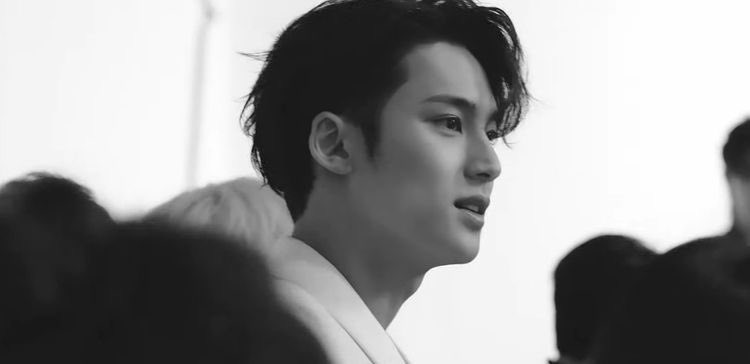 erzhaga's tweet image. ㅤ ️ ️️ ️ ️

X.⠀ Merubah wajah untuk sementara waktu. 

ㅤ ️ ️️ ️ ️