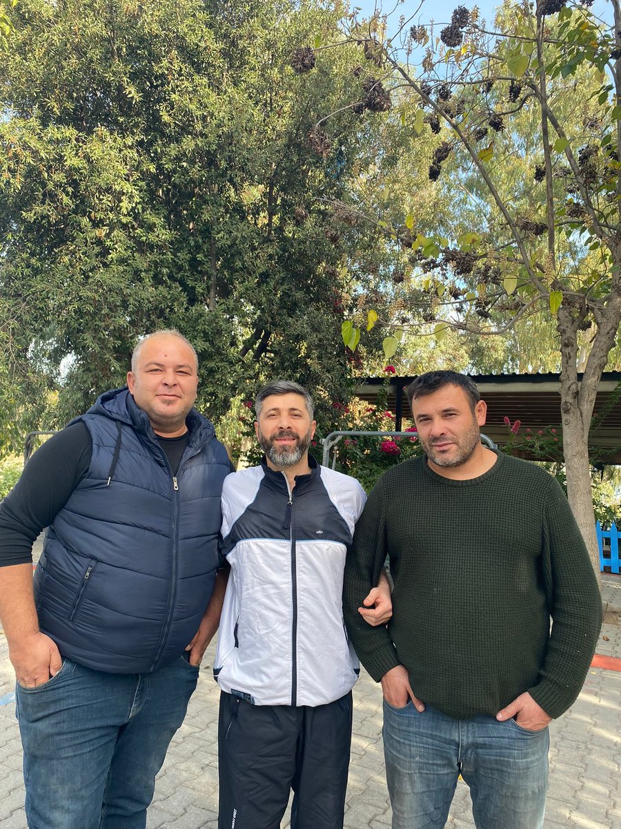 bayramtek01's tweet photo. 30 yıllık dostluklar:) https://t.co/lKxm0mB1Df