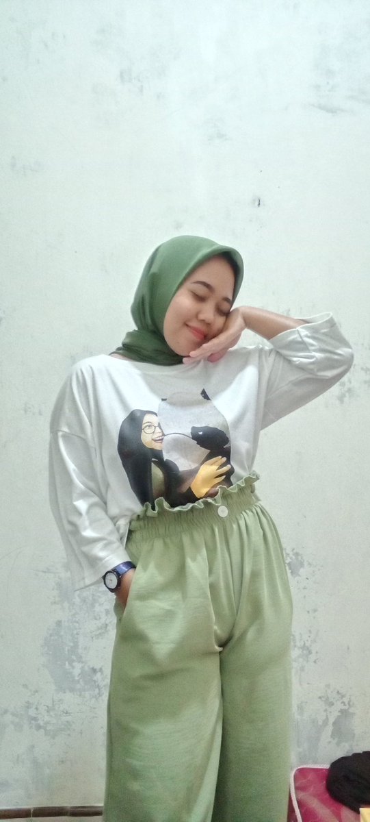 MiaSf2's tweet photo. maakkk pengen kurusss https://t.co/MFRKGkmAZd