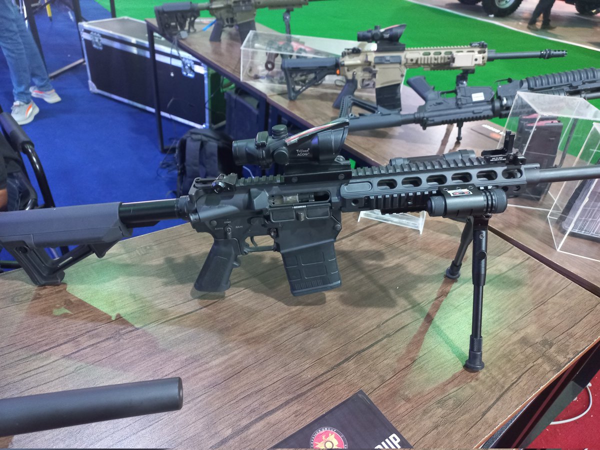 Callsign_Ciphar's tweet image. Proudly Made in Pakistan Cavalier Group&apos;s Maverick. A M4 based Multi calibre rifle which even weights less than 4 kg can fire 600 rounds a minute also quite impressive build quality also under consideration for Pakistan Army.
#IDEASPakistan2022 #IDEAS2022