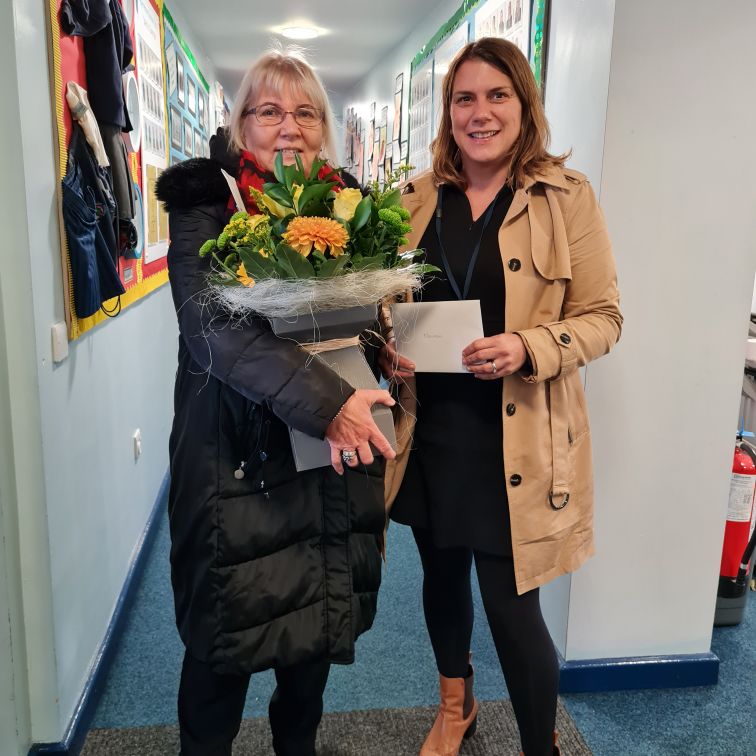 howittprimary's tweet photo. After 33 years of working as a lunchtime supervisor at our school, we want to say a very big thank you to Mrs Whitehouse for all of her commitment and dedication in making lunchtimes fun. We wish her all the best for her retirement. We will miss her very much. #embarkfed https://t.co/aP3X2k08Dp