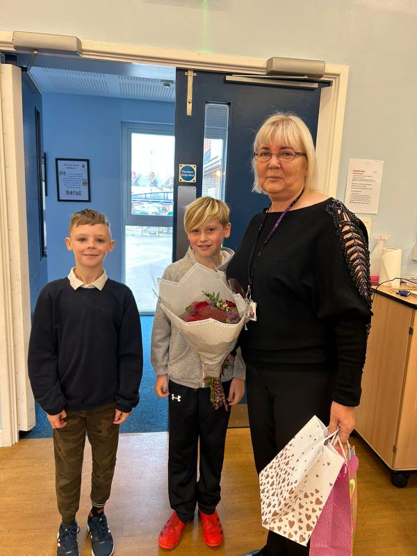 howittprimary's tweet photo. After 33 years of working as a lunchtime supervisor at our school, we want to say a very big thank you to Mrs Whitehouse for all of her commitment and dedication in making lunchtimes fun. We wish her all the best for her retirement. We will miss her very much. #embarkfed https://t.co/aP3X2k08Dp