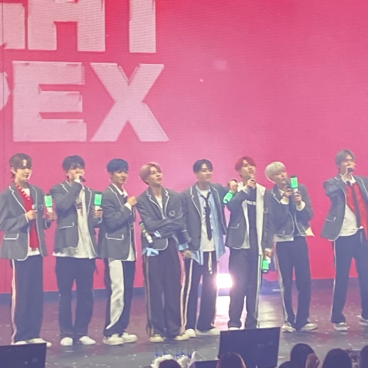 waXaap's tweet photo. 평니스를 다짐 ... 또 다짐 ...
콘서트 또 하자 🥺🤍
펙깅이들 수고 너무 많아써
너네 팬이라서 제니스라서 무지 행복해
이펙스여줘서 고마워 사랑해 😭🫶🏻❤️
#EightApex https://t.co/IhgTj3ELye
