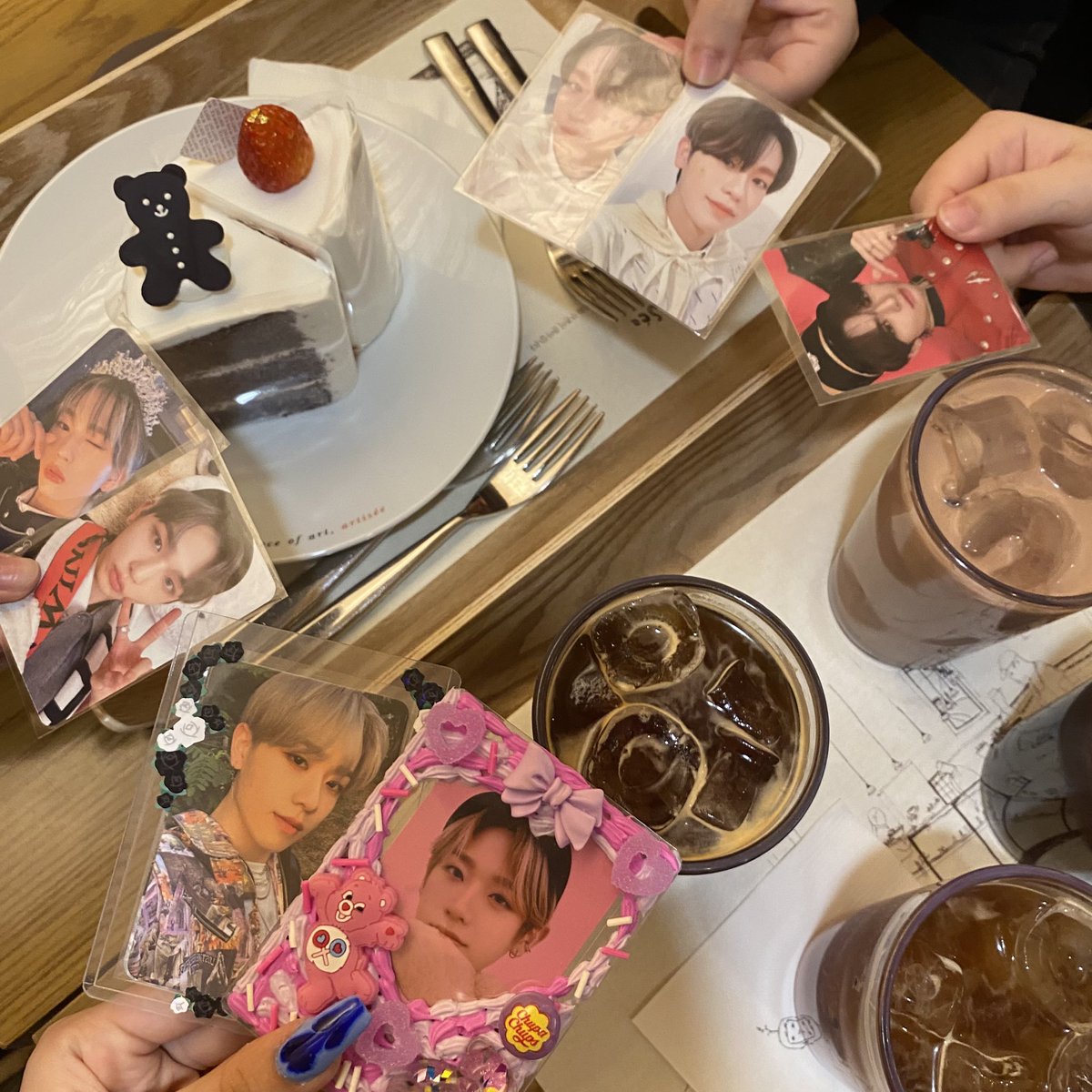 waXaap's tweet photo. 평니스를 다짐 ... 또 다짐 ...
콘서트 또 하자 🥺🤍
펙깅이들 수고 너무 많아써
너네 팬이라서 제니스라서 무지 행복해
이펙스여줘서 고마워 사랑해 😭🫶🏻❤️
#EightApex https://t.co/IhgTj3ELye