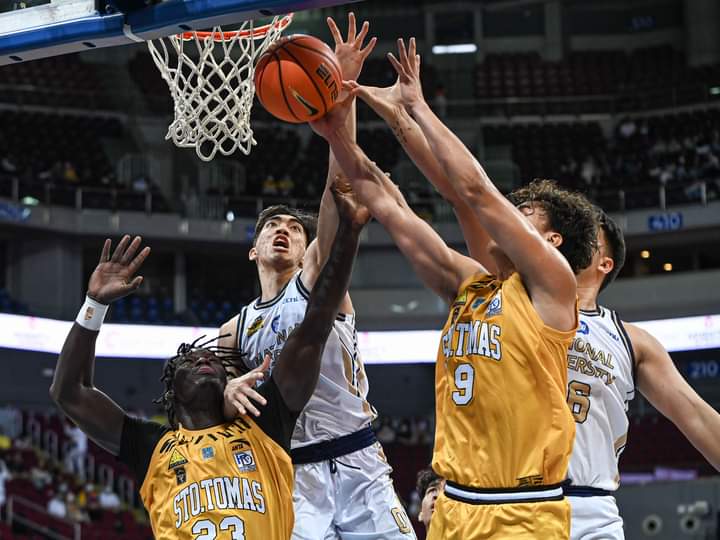 NationalUPhil's tweet photo. Semifinals bound! ✈️💛💙

NU denies UST's final four contention after defeating the latter in a 67-57 match held today at the Mall of Asia Arena. 

Player of the Game: 
John Lloyd Clemente - 19pts &amp; 4 reb

Photos: UAAP Media Bureau

#GalingNU #PusongNationalian #UAAPSeason85 https://t.co/MCNkutFfZ5