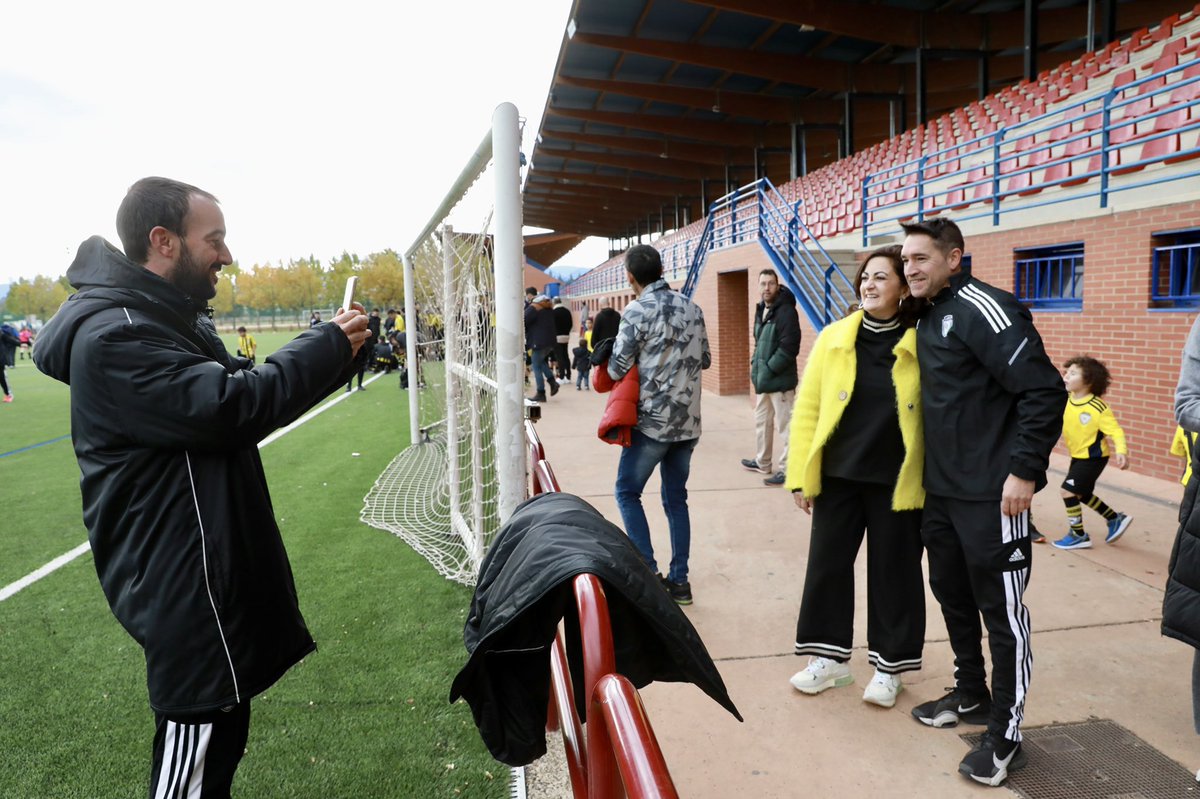 ¡Qué celebración tan bonita, <a href="/laurusfeminas/">Laurus Féminas C.F.</a> e <a href="/infolaurus/">AD Laurus</a>, qué alegría ver a tantas y tantos jóvenes compartiendo su pasión por el fútbol ⚽️! ¡Por otros diez años más!
