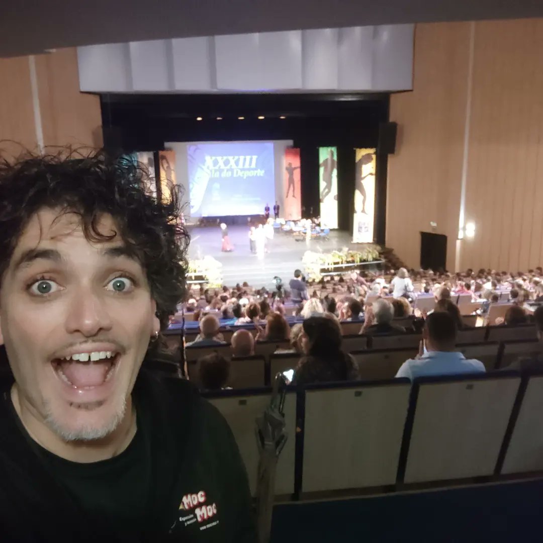 mereclown's tweet photo. Este venres 18 Moc Moc Espectáculos https://t.co/ecHLMCFYlw estivemos no #concellodenaron animando e actuando na Gala do Deporte de Narón https://t.co/omL2KRsVlO
