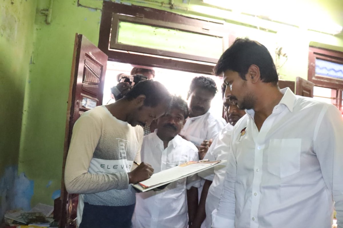 Udhaystalin's tweet photo. திராவிடமாடல் அரசின் மக்கள்நல திட்டங்களால் ஈர்க்கப்பட்டு கழகத்தை நோக்கிவரும் இளைஞர்களை வீடுவீடாக சென்று @dmk_youthwing-யில் சேர்க்கும் 'இல்லந்தோறும் இளைஞரணி' முன்னெடுப்பை
தூத்துக்குடி(தெ)மாவட்டம், குமாரகிரி, புதுக்கோட்டை சர்ச்தெருவில் இன்று தொடங்கி வைத்தோம்.@ARROffice @PmRamajeyam https://t.co/BzL433f3E7