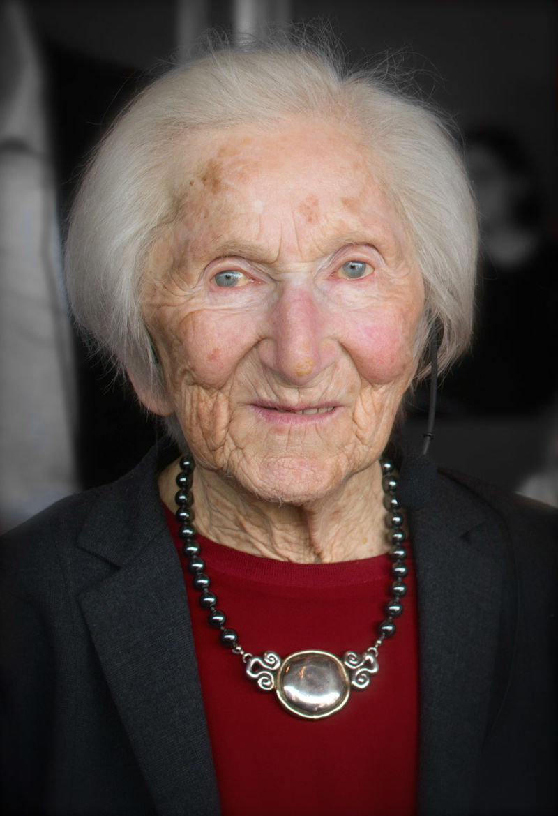 An Auschwitz survivor Hédi Fried passed away at the age of 98. 

She came from a Jewish family in Romania. Deported to #Auschwitz in 1944. After liberation from Bergen-Belsen she came to Sweden.

A writer &amp; psychologist dedicated to fighting hatred through democratic values.