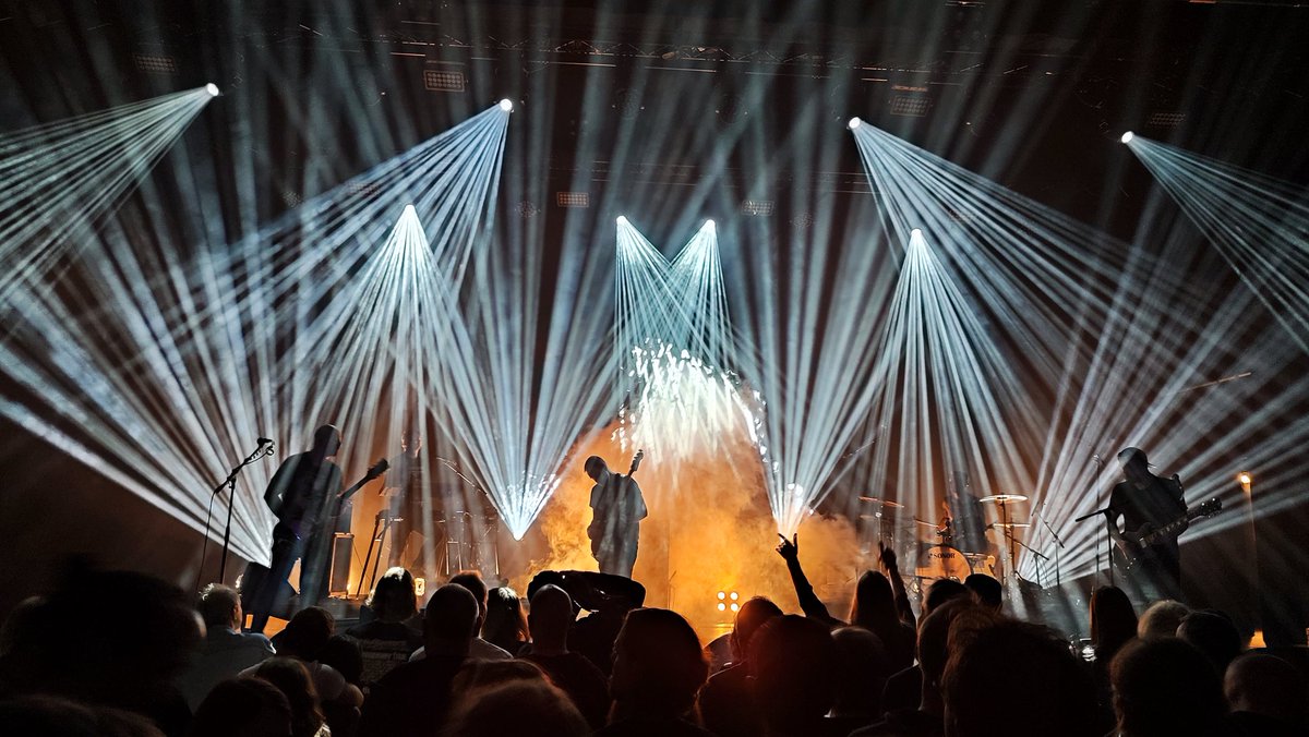 Dazou666's tweet photo. Gloomaar 2022 was a blast: Most of the post music trends represented and absolutely memorable performances, thanks and see you next year!
#solkyri #neander #psychonaut #slowcrush #dvne #ef #welostthesea #frayle #postmusic #postrock #postmetal https://t.co/AlRhZchC8M