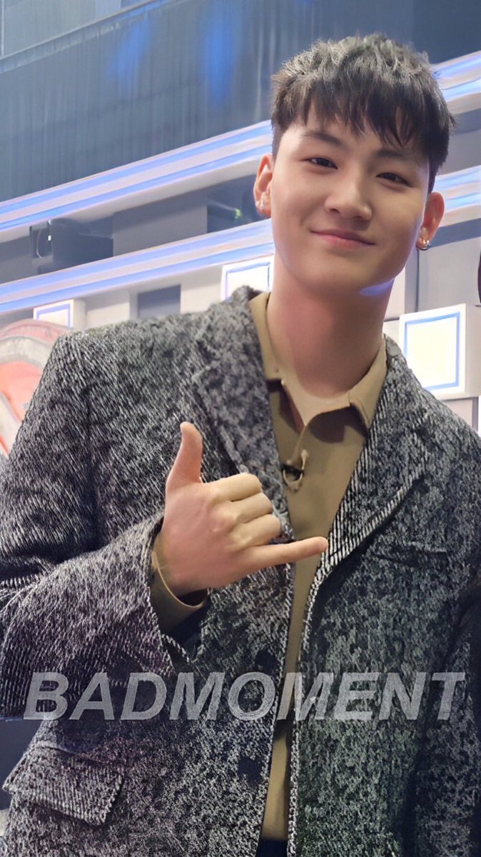 poonniez's tweet photo. หน้าเด็กมากกกก คัดผมใหม่ล่ะหน้าโครตเด็กเลยคร้าบบบบ จบมมมมมม หล่ออ่าาา 😭😭

#JAYB #제이비 https://t.co/1GEXerMqB6