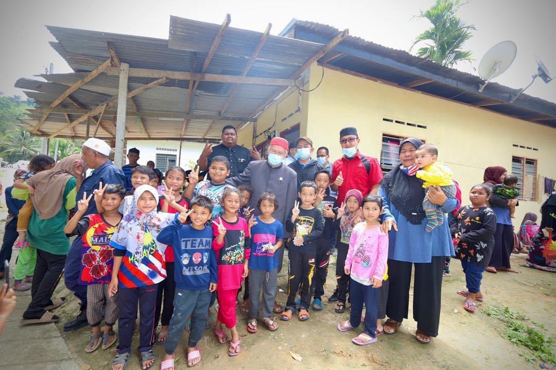 drzul_albakri's tweet photo. 4. Kanak-kanak dan generasi masa depan diperadabkan dengan nilai moral dan agama yang sesuai dengan zaman. Muslim, bukan Muslim, masyarakat Orang Asli, tak terkecuali. Saya perlu akui, masa depan mereka lebih mencabar daripada saya sendiri, Gen X (1969). https://t.co/6z5pw8suVu