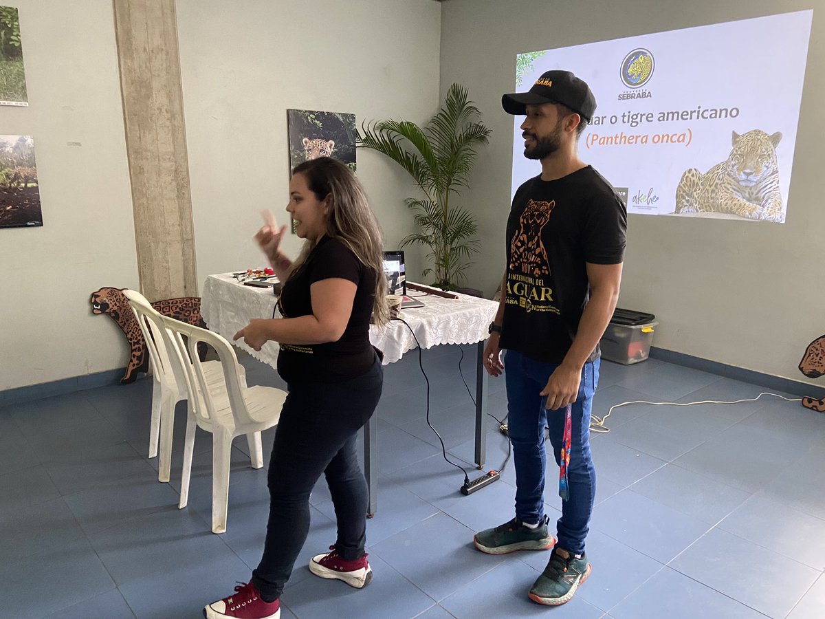 MIZAUCV's tweet photo. Se inauguró exposición fotográfica  “Jaguares de los pantanos zulianos” y charla de Biol. María F. Puerto-Carrillo @MariFPC y el Médico Veterinario Luis Carlos Velasco, junto al fotógrafo Pedro Luis Bermúdez del proyecto Sebrada @ProyectoSebraba. ¡Niños y adultos la disfrutaron! https://t.co/tfUlK9EPFS