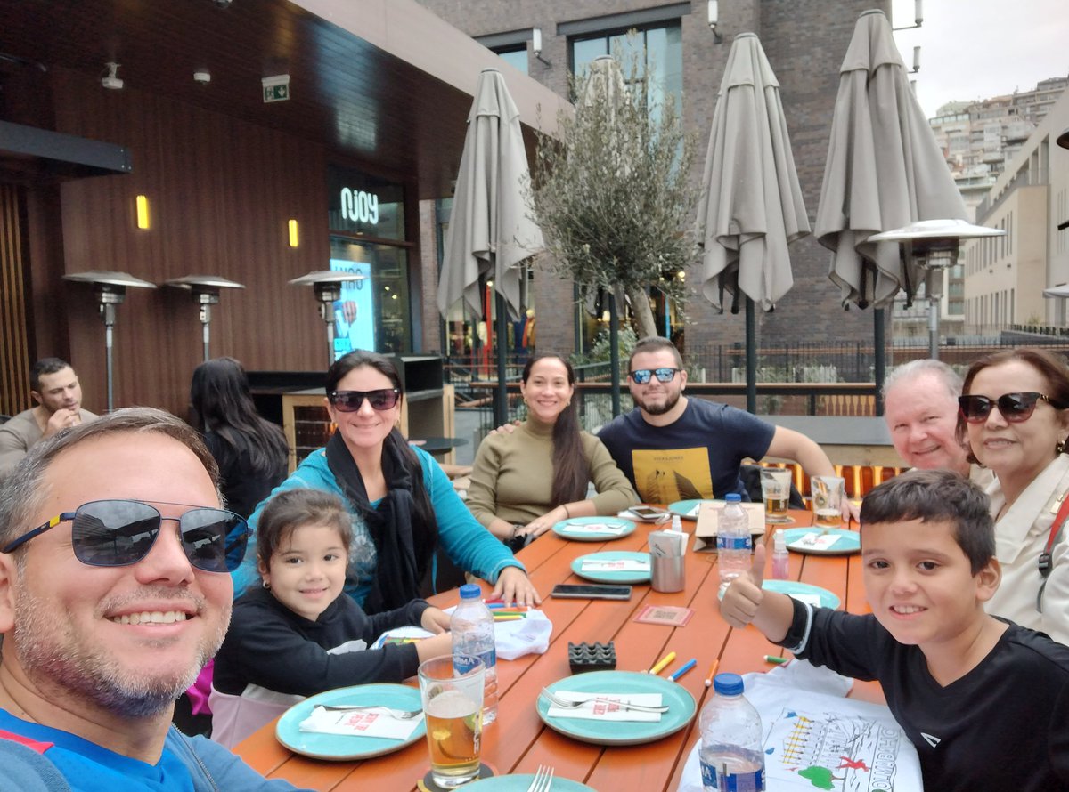 Alfonsos82's tweet photo. Familia es Familia!.. Feliz cumpleaños Bro @carlossaldana20 #rumboaqatar #QatarWorldCup2022 https://t.co/3LArvM2mEU
