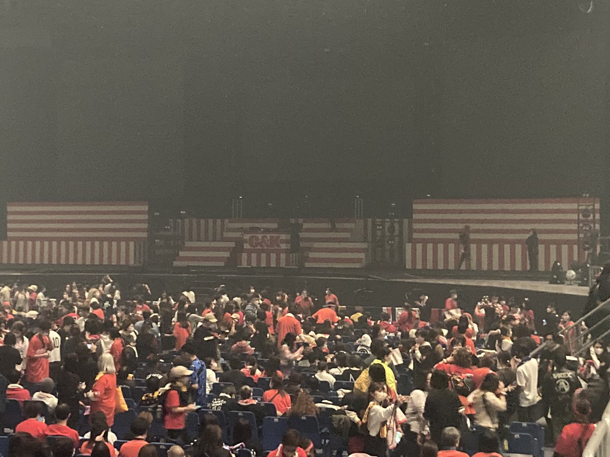 ４年前見た席からと今日。
これから頑張って働かなければ‼️
#candk
＃横アリ