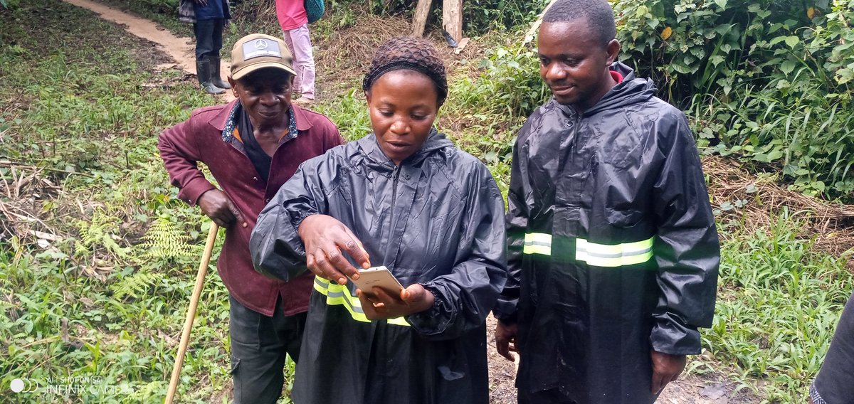 Une collecte des données de la foresterie communautaire dans le territoire de Lubero, secteur de Bapere, groupement de Babika. Les femmes ont été impliqués dans le processus de la cartographie participative avec les outils open source Osmand et Osmtracker.