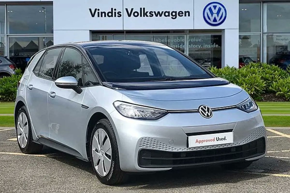 DEAL OF THE DAY: 2020 VW ID.3 for £32,500. Take the edge off the chill 🥶 with this 70-plate Volkswagen ID.3 1st Edition, with heated seats and a heated steering wheel, as well as a 58kWh battery with a 263-mile range buff.ly/3GvCA1l