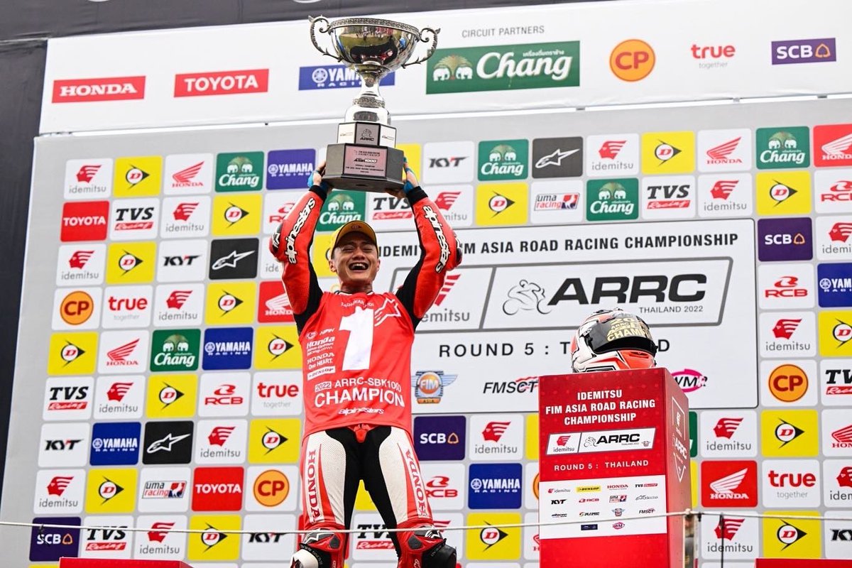 HADRwithSHOWA's tweet photo. ASB1000 Champion 2022
😎🏆 @zaqhwanzaidi21 

#asiaroadroadracing2022 #asiapower#showasuspension #poweredbymotul #showadenki #cbr1000rrr 
#hondaasiadreamracing 
#hondaasiadreamracingwithshowa 
#🇮🇩🇮🇳🇻🇳🇹🇭🇵🇭🇲🇾🇦🇺🇯🇵 https://t.co/I8rnMx0in7