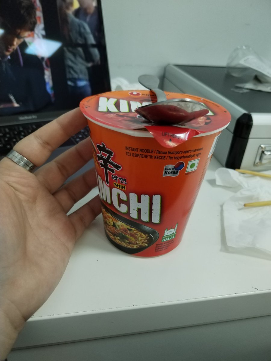 Hannah_one1's tweet photo. Спасибо Чан 👁️👄👁️
Я же очень хотела магнитовские роллы... https://t.co/N2wxOzIAYj