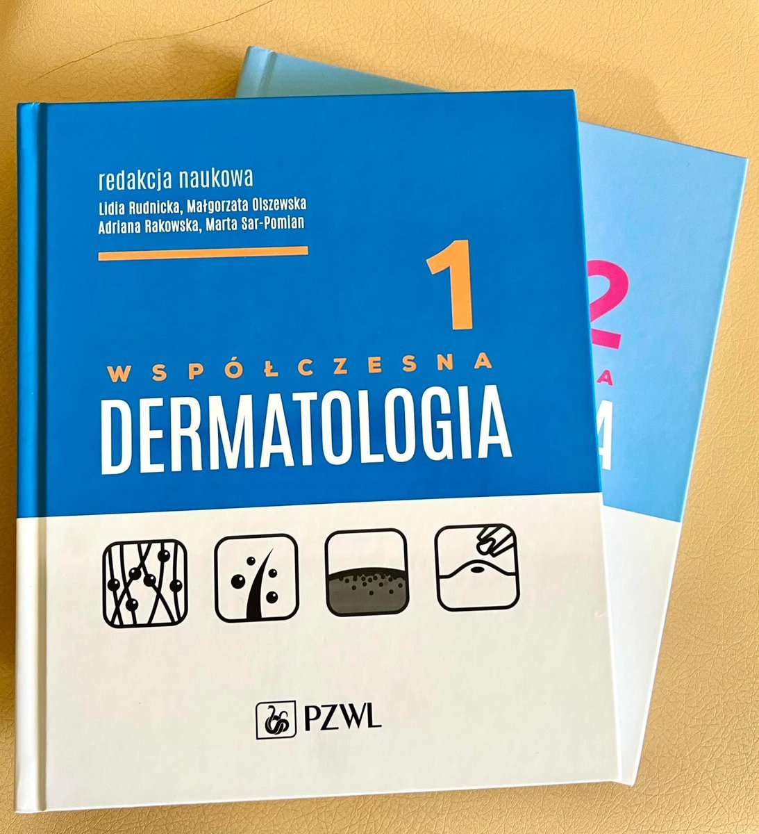 🇵🇱 Nasz nowy podręcznik dermatologii i wenerologii cieszy się bardzo dużym zainteresowaniem. Bardzo dziękuję!
Link do sklepu z książką:
1️⃣ Tom 1
amzn.to/3USVELq
2️⃣ Tom 2
amzn.to/3AuweM0 

🇺🇸 Our new dermatology and venereology textbook (in Polish)