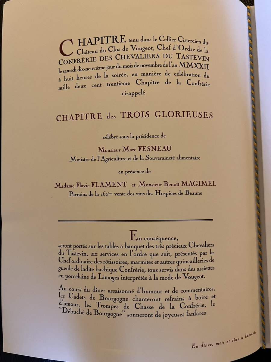 alainhoupert's tweet photo. Hier soir au @ChtClosVougeot, invité à une des « trois glorieuses » le chapitre de la vente des vins de Beaune. Merci à mes amis, si j’avais un nom à leur donner, ça serait « legion ». Ils se reconnaîtront ! https://t.co/GNHsAUZc2t