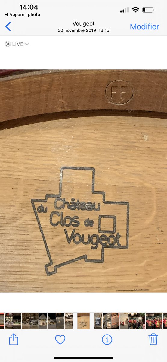 alainhoupert's tweet photo. Hier soir au @ChtClosVougeot, invité à une des « trois glorieuses » le chapitre de la vente des vins de Beaune. Merci à mes amis, si j’avais un nom à leur donner, ça serait « legion ». Ils se reconnaîtront ! https://t.co/GNHsAUZc2t