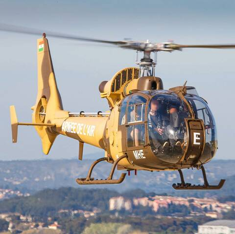 bakadifuilaChri's tweet photo. 🇫🇷 FRANCE et 🇳🇪 NIGER 
L'Armée de l'air nigérienne s'est vue « offrir » par la France deux hélicoptères d'attaque Gazelle. Au total, la France a offert 5 appareils de ce type au Niger afin de soutenir la lutte contre la menace djihadiste. https://t.co/lDuaog9jUA