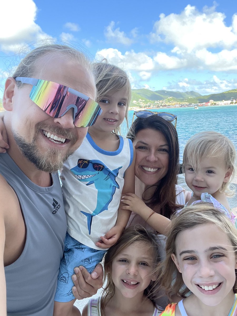 basketbowboss's tweet photo. Blessed to have spent the last 10 days around the 🌎 with my Miller 6 pack! Excited to head back to the states and crush it with the new crew!#theelevators #workhardplayhard #pto #familyfirst #thankfulszn https://t.co/cJsh3VpGo9