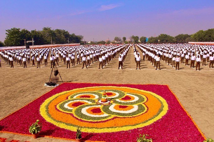 princeyaadav's tweet photo. “परम वैभवी भारत होगा संघ शक्ति का हो विस्तार”

इसी सकल्प को पूर्ण करने हेतु अपने मेरठ प्रांत द्वारा महाविद्यालीन शिविर(#अभ्युदय) का आयोजन किया गया शिविर समापन में माननीय सरकार्यवाह श्रीमान दत्तात्रेय होसबाले (@DattaHosabale )जी का मार्गदर्शक प्राप्त करने का सौभाग्य मिला।
@RSSorg https://t.co/wSN7VjuohO