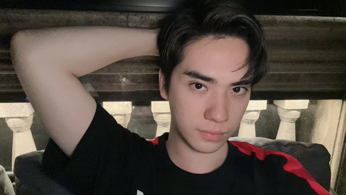Tee_Jaruji's tweet photo. 🍷 ชน !!  #TEeThanapon https://t.co/bpui1t1nmE