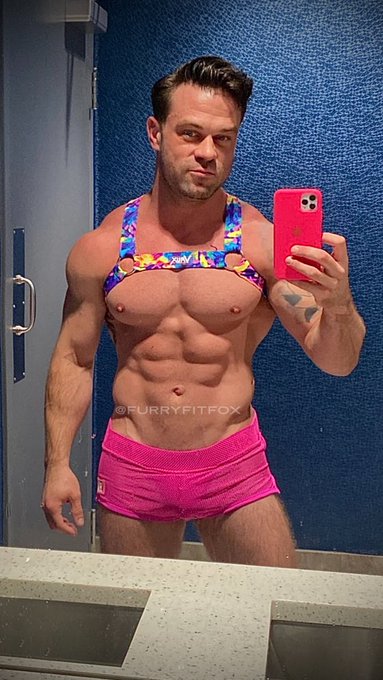 Last night’s look at the club ???? @scallysex @thexxlmen @HotMaleStuds @GAYXXXBLOG @theQueerPig @QueerMeNow