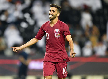 voltasport's tweet photo. 🇶🇦 Hassan Khalid 𝗔𝗟-𝗛𝗔𝗬𝗗𝗢𝗦
📍 Doha, 11/12/1990
🏟 Delantero 🌏 @QFA_EN (160)
👕 @AlsaddSC 
El jugador con más internacionalidades del fútbol catarí es una institución en el emirato árabe, fiel siempre a Al-Sadd SC del que es el capitán,? así como de su selección. #QAT https://t.co/kiPWuN4icI