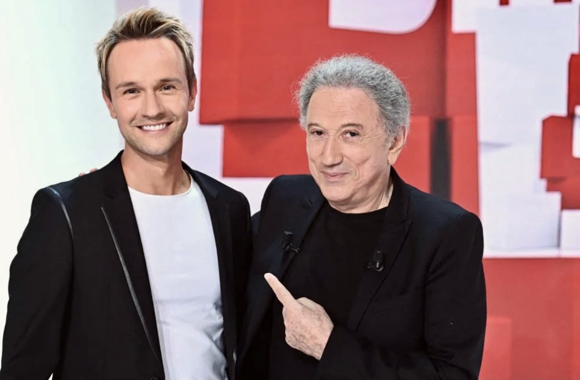 cyrilferaud's tweet photo. Tout de suite dans #VivementDimanche @France3tv pour parler de mon livre almanach « Une année en régions avec vous » ! Le cadeau de Noël idéal 🤪 @editionsfirst @Jivenko @AntoineGaugoy https://t.co/jThtSZVHbV