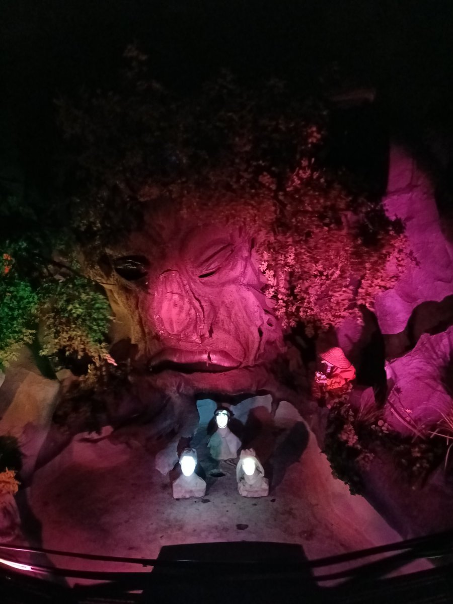 boolichemenalt1's tweet photo. Hello @Phantasialand @PhantasialandFR vous avez demander l'autorisation de @DOFUSfr pour l'image du Chêne Mou ? 🫣 https://t.co/qhjhJ5P0MN