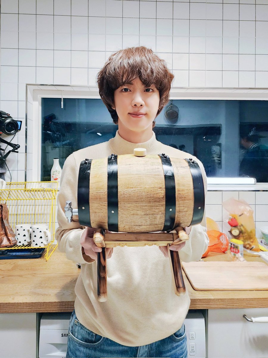 Dianyou__'s tweet photo. @bts_bighit isn't it look like beduk? 😂 https://t.co/MjVGDtMx8t