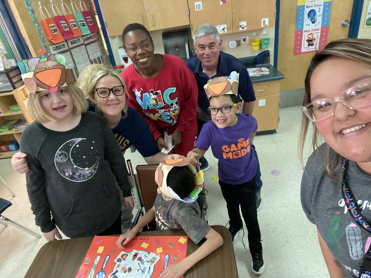 jenna_brown's tweet image. Happy Thanksgiving from @NISDLangleyES ALE 🦃🌽 #lifeinALE @Miss_Guerra12 @NISDSpecialEd @Robertgreenmath