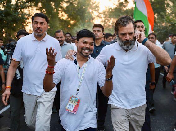 SanjaySDutt's tweet photo. After participating in #BharatJodoYatra in TN, had the privilege of doing so again in #Maharashtra.

Proud of my Compassionate Leader #RahulGandhi Ji, on Mission to Unite India.

अंधियारे से दूर कहीं, 
अब नया सवेरा गढ़ना होगा, 
राहुल गाँधी जी के नेतृत्व में,
यूंही आगे बढ़ना होगा! https://t.co/hwOFygpvDd