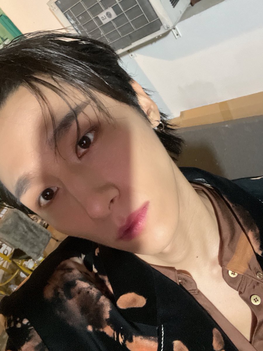 ....눈썹 너무 귀여워