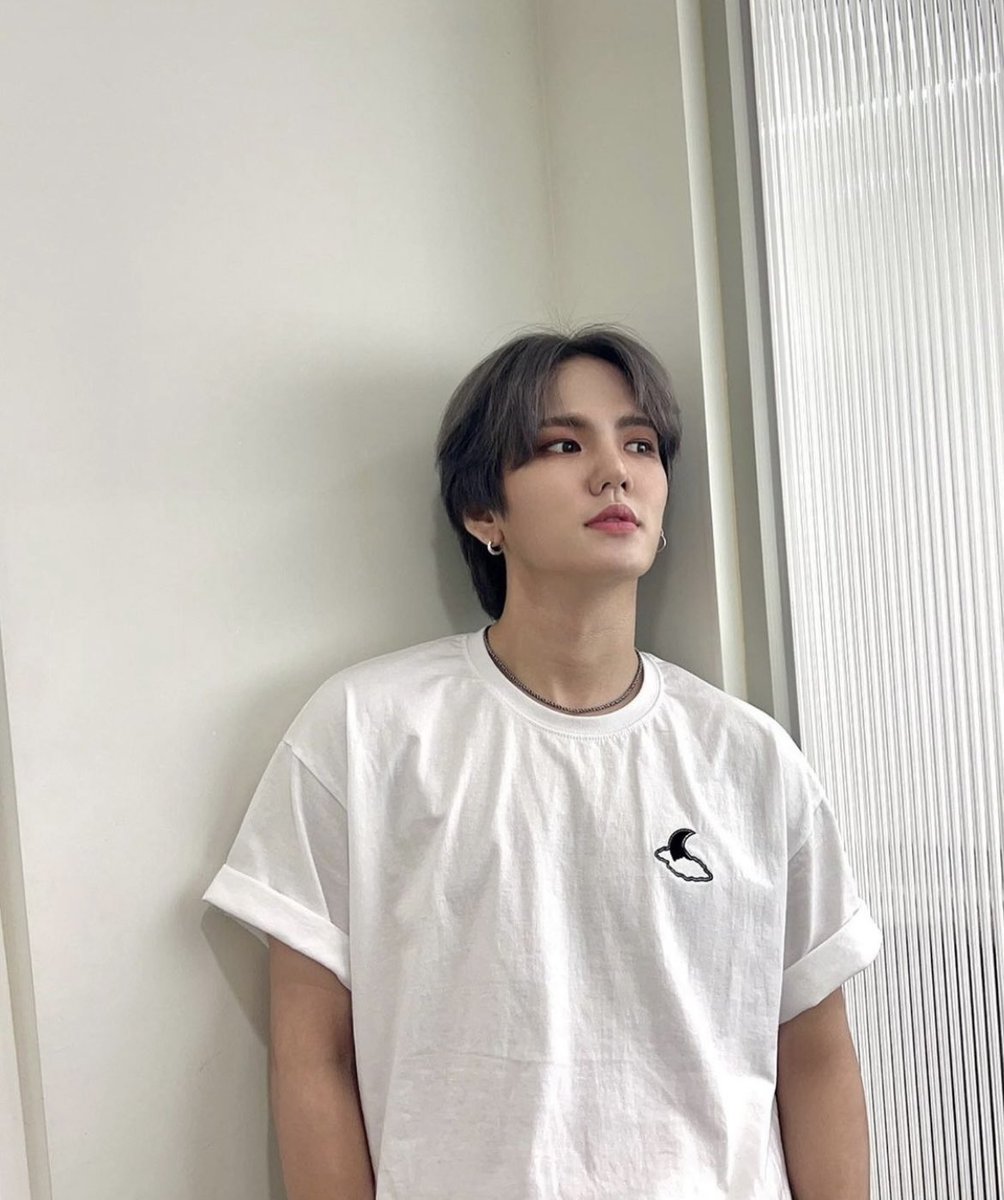 utm_office's tweet photo. 업텐션 환희 님께서 under the moon 제품을 이쁘게 착용해 주셨습니다!🌝
예쁜 사진 감사드립니다!🌙

CELEB : 업텐션 환희

PRODUCT : under the moon 자수 로고 반팔티

PRICE : 42,000 > 33,600
 
HOMEPAGE : https://t.co/xLX4guSE2b

#업텐션 #up10tion  #환희 #hwanhee https://t.co/ikYGAcqIBk