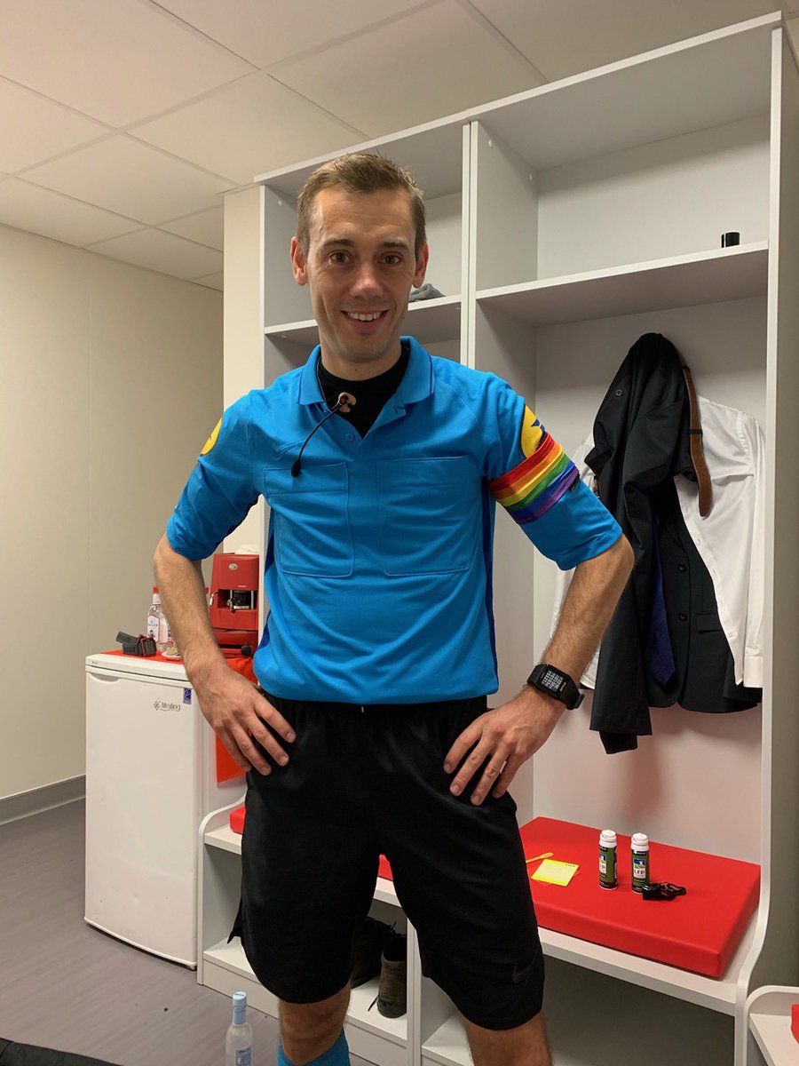 LemaireYoann's tweet photo. @KARLOLIVE @ClementTurpin24 @FFF @AOC1978 @QatarAmbFrance Par contre tu n’as pas tagué le bon Clément Turpin. D’ailleurs il ne va pas sur les réseaux. Un  homme si gentil, si humble, si agréable, tees compétent, et s’est engagé aussi après de nous pour la nécessité de lutter contre les discriminations, dont l’homophobie. ♥️ https://t.co/znY8xGJsqu