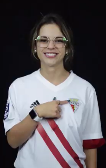 Quem é esta adepta que surge no vídeo do Feirense?? parece que ninguém a conhece