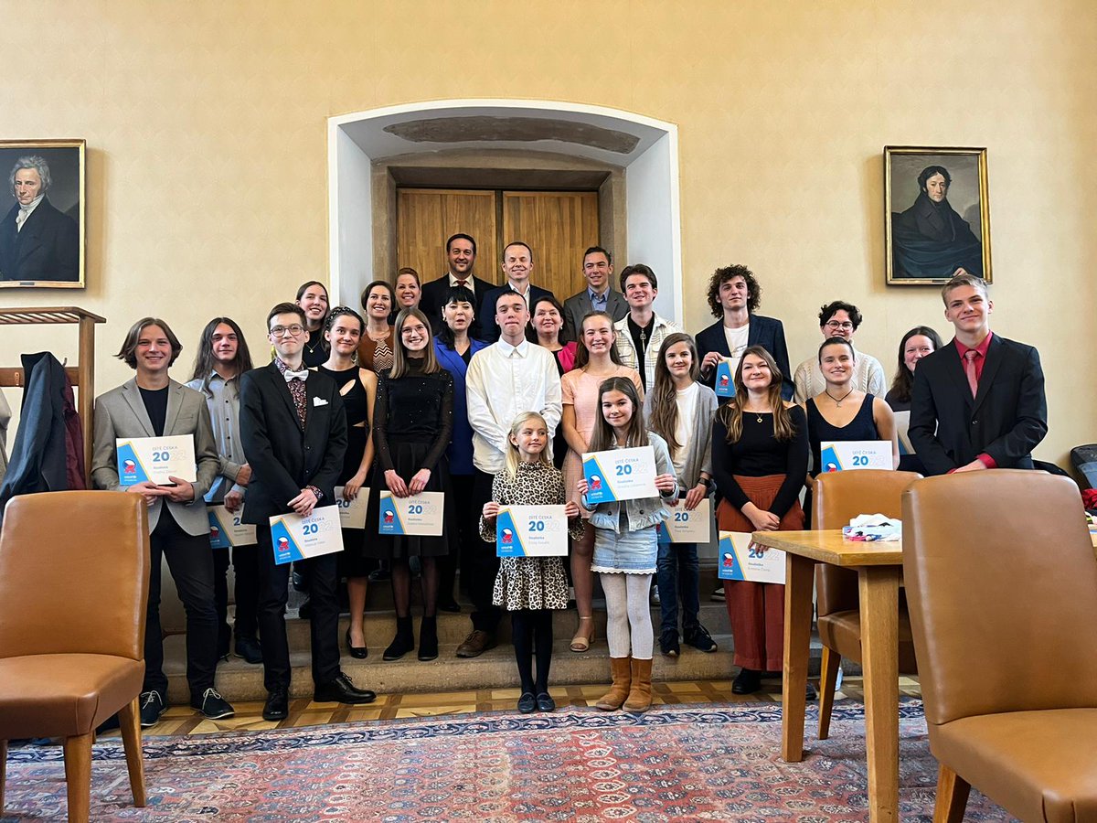 UNICEFCZ's tweet photo. ✨ A Dítě Česka 2022 již zná své vítěze: Matěje Strnada a Ester Annu Soukupovou. Moc gratulujeme a děkujeme i všem ostatním šikovným dětem, které se zúčastnily naší ankety! 🎉🤩 https://t.co/BfijdLCYAJ