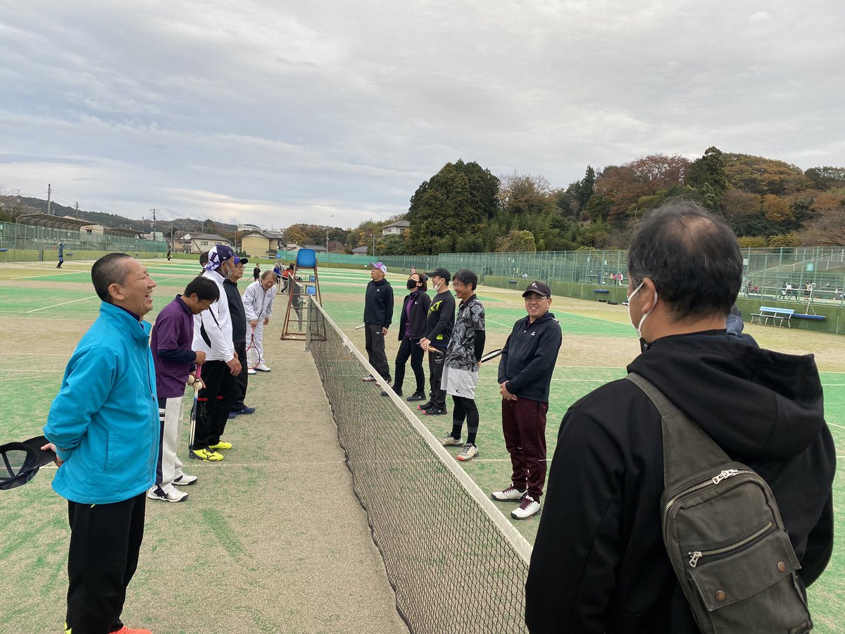 Solidariesoftt1's tweet photo. 本日、いわき市ソフトテニス納会大会に参加しました！後衛の皆さんの走りはすごかったです😃前衛の皆さんもポーチのタイミングが合ってきて楽しみながら反省点もあり、最後はチーム同士の対決で盛り上がって終わりました！ https://t.co/wxikvalpob
