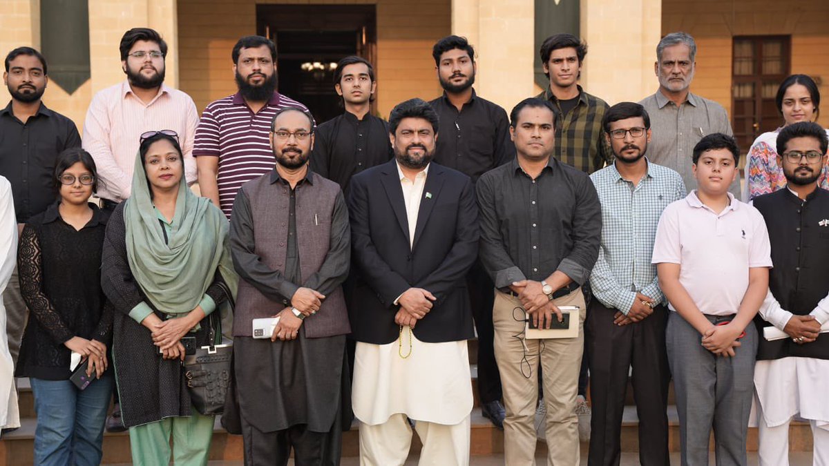 KamranTessoriPk's tweet photo. Met a delegation of students appearing  for MDCAT. They raised a few important issues pertaining to the exam. I assured them that I will be contacting Pakistan Medical Commission and other related bodies to investigate the matter and resolve it in favour of students. https://t.co/VaoHxmj7Yn