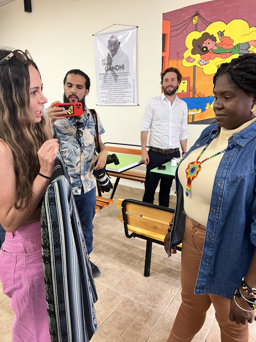 DVOTIO's tweet photo. Diálogo Regional Vinculante para el Plan Nacional de Desarrollo #PDT #Nariño 🇨🇴 junto a la Vicepresidenta @FranciaMarquezM #DVOTIOxODS 💛💙♥️ https://t.co/L4tEvNIa8l