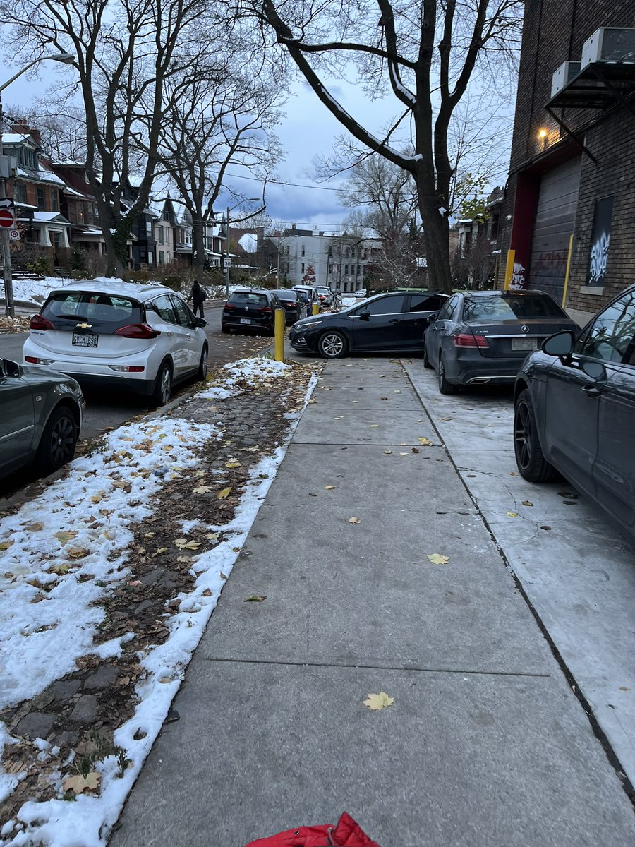 thepinto's tweet photo. Toronto is for the cars https://t.co/UqOBG2vYil