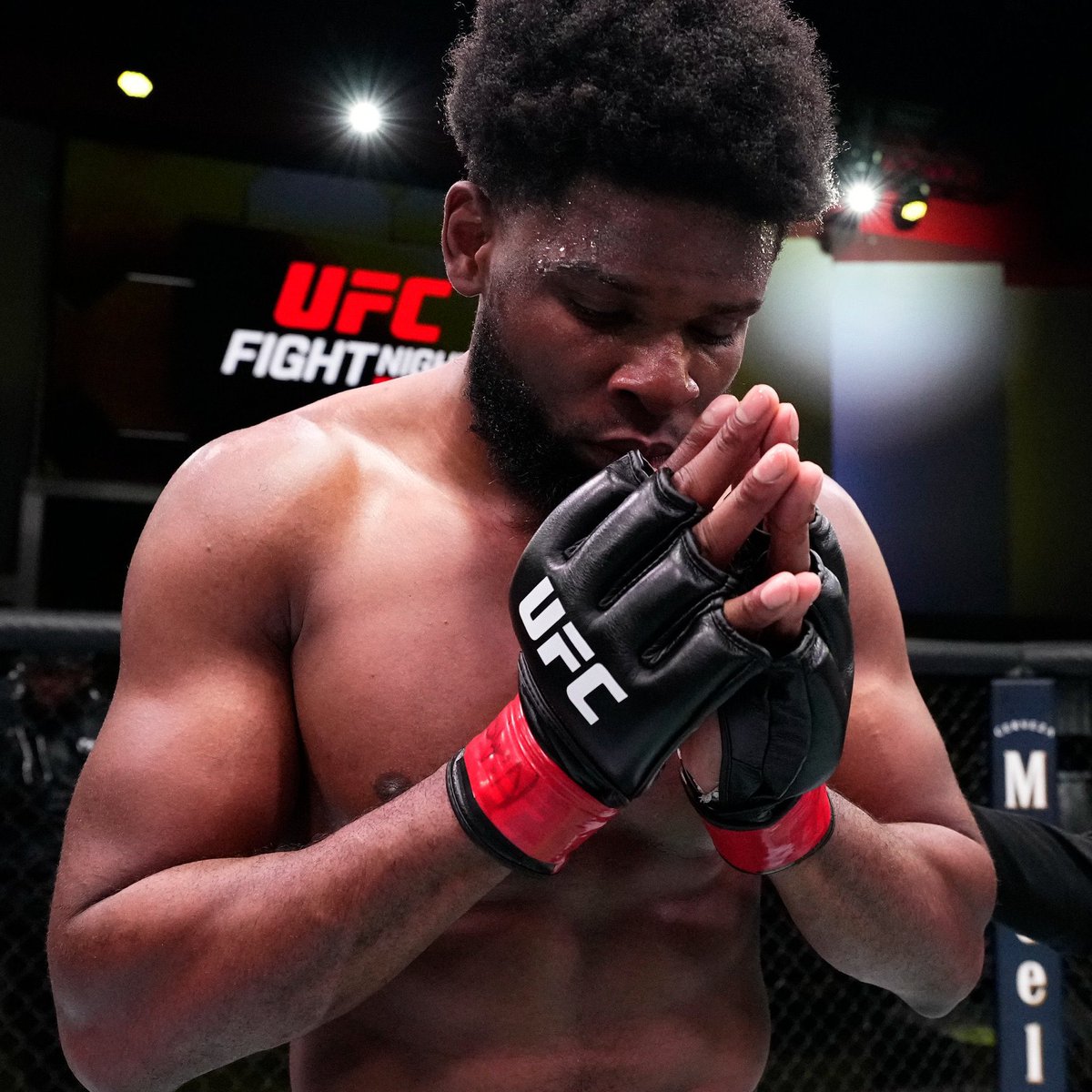 Who should be next for Kennedy Nzechukwu?🤔
#UFCVegas65 #UFC #MMA
